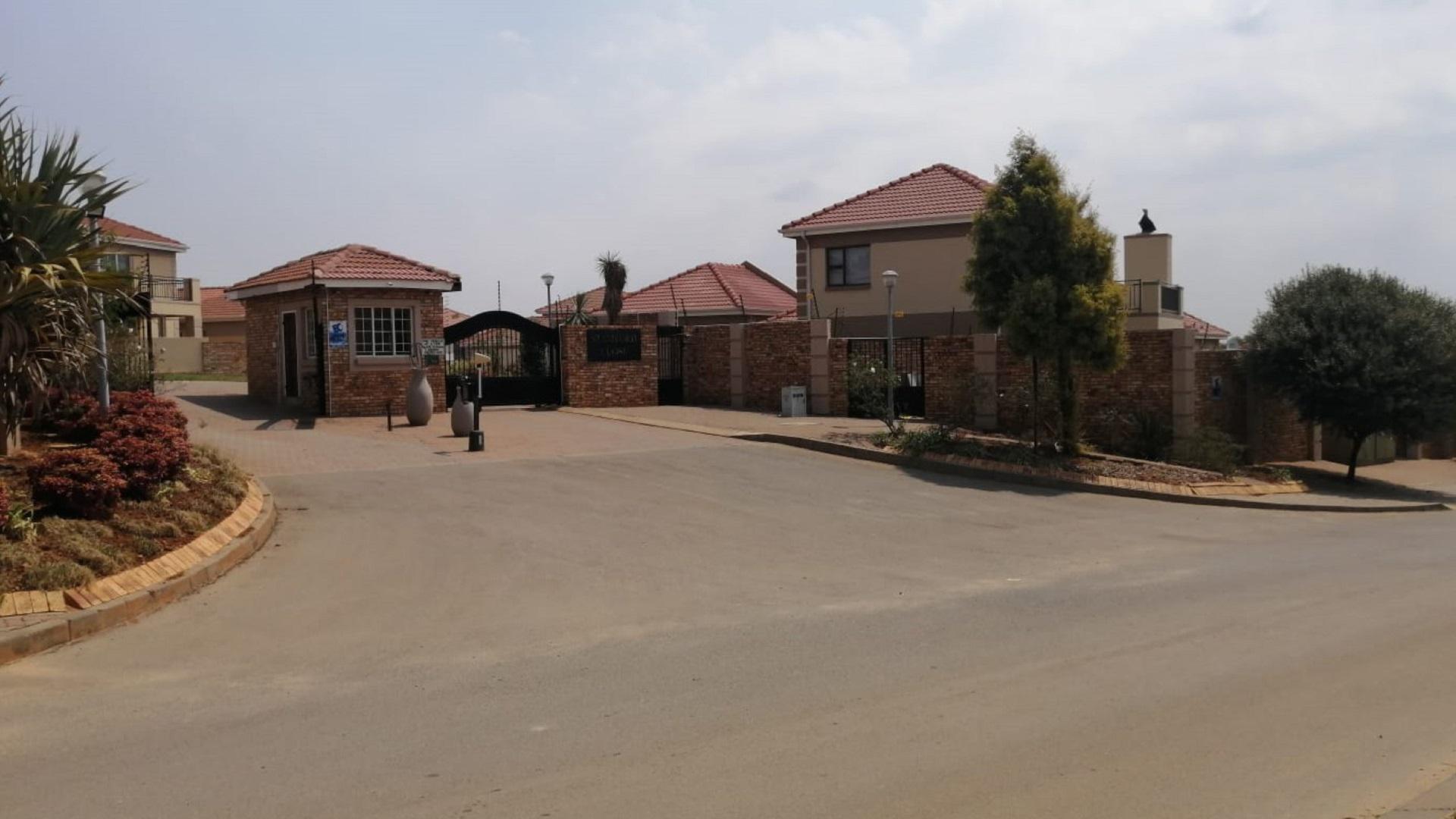 Front View of property in Zandspruit