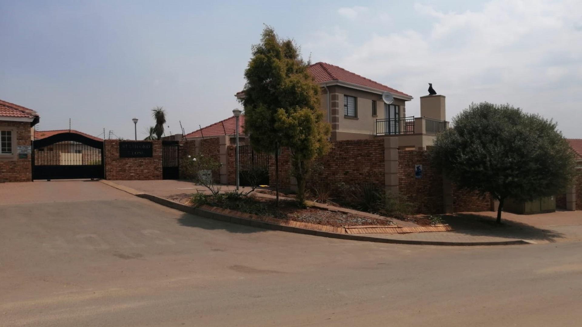 Front View of property in Zandspruit