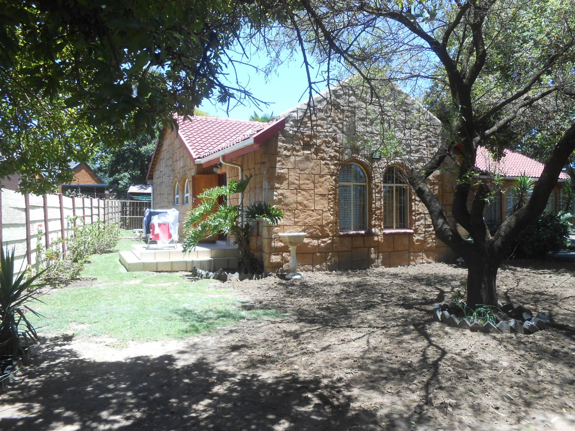 Front View of property in Bonaero Park