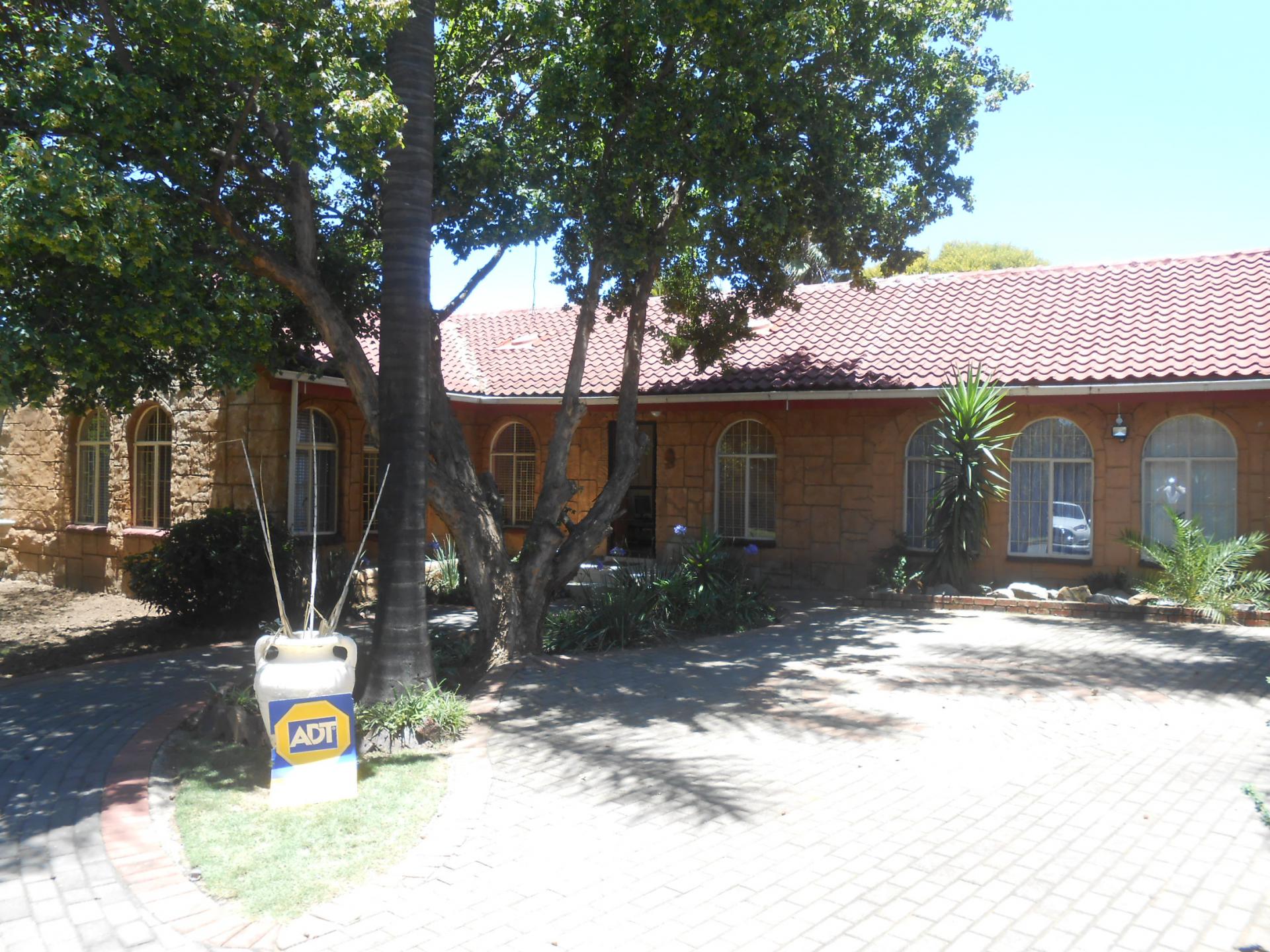 Front View of property in Bonaero Park