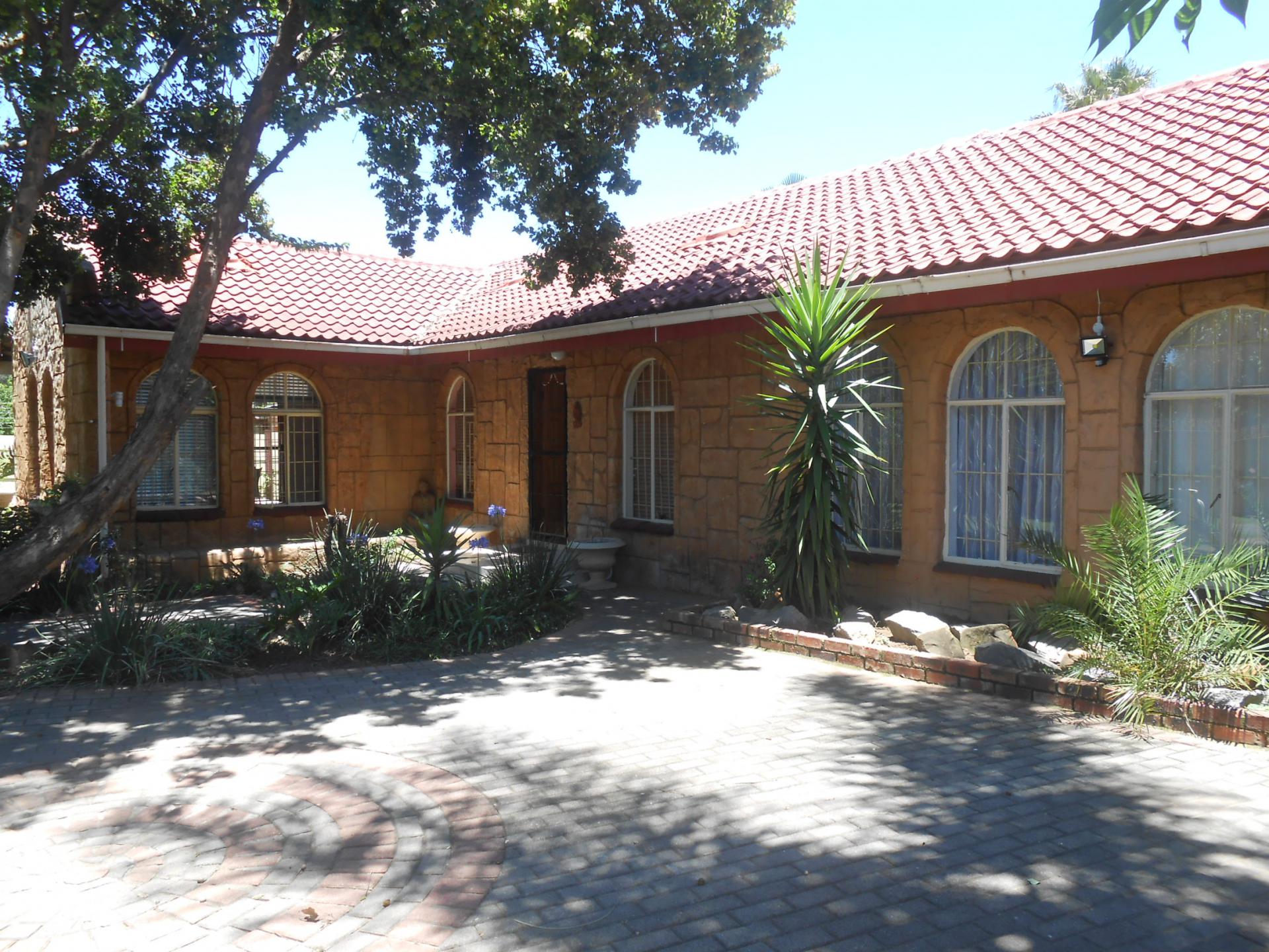 Front View of property in Bonaero Park