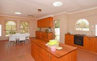 Kitchen - 17 square meters of property in Bonaero Park