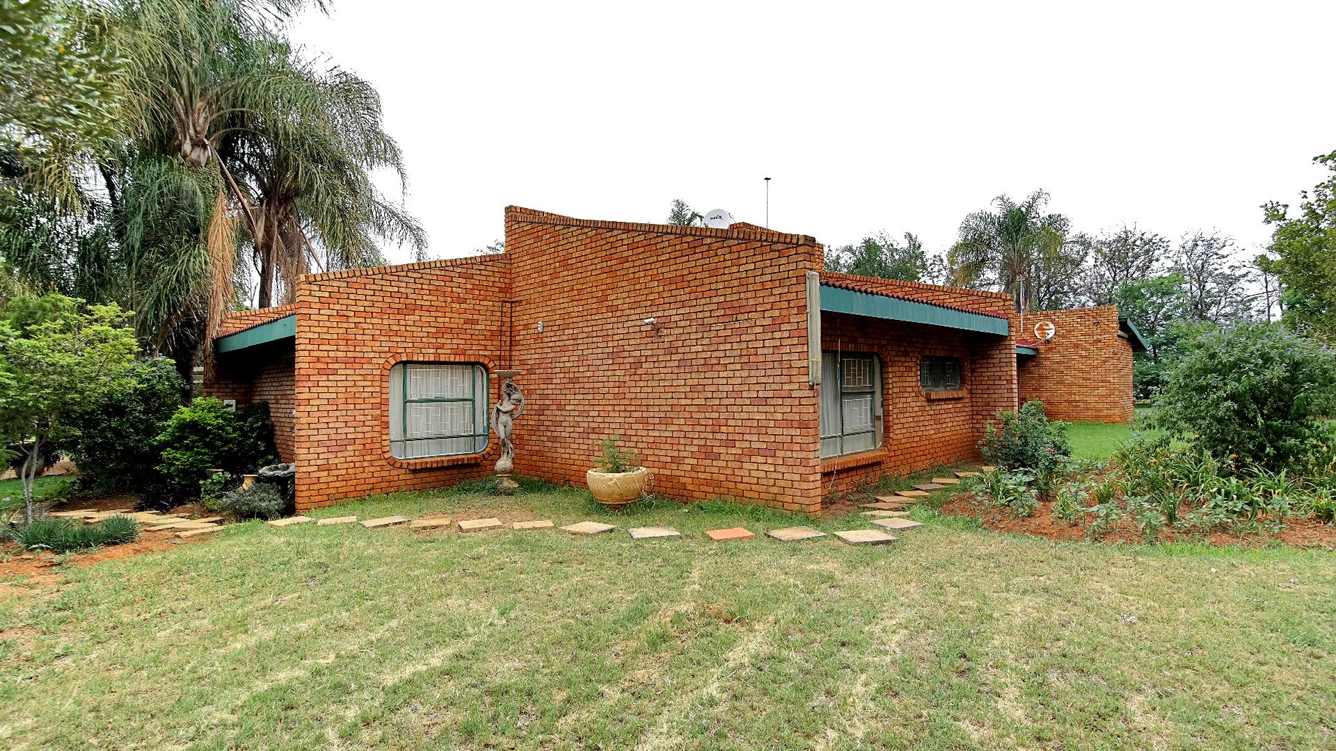 Smallholding For Sale For Sale In Kameeldrift West - Private