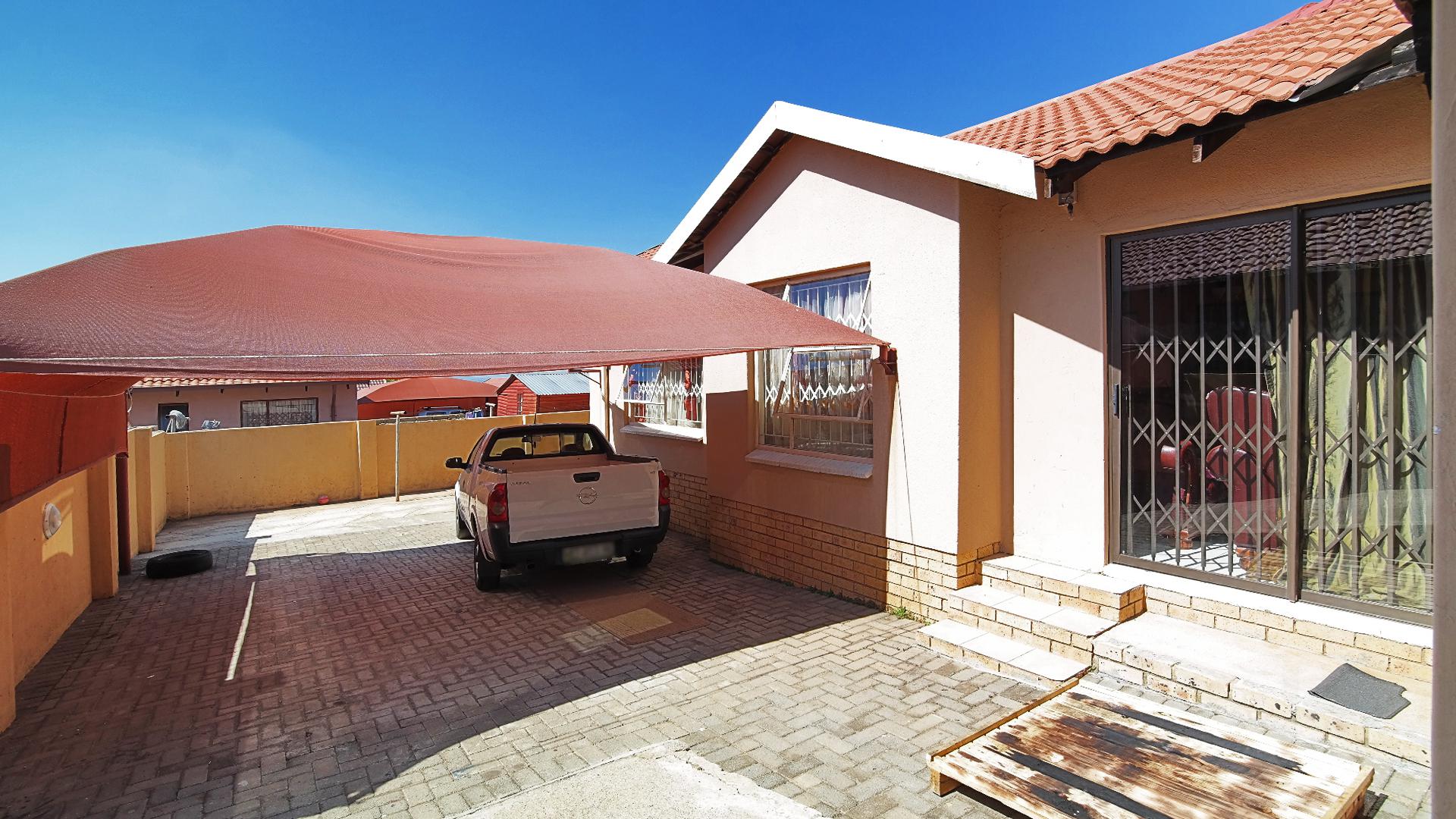 3 Bedroom House for Sale For Sale in Tlhabane West - Home Se