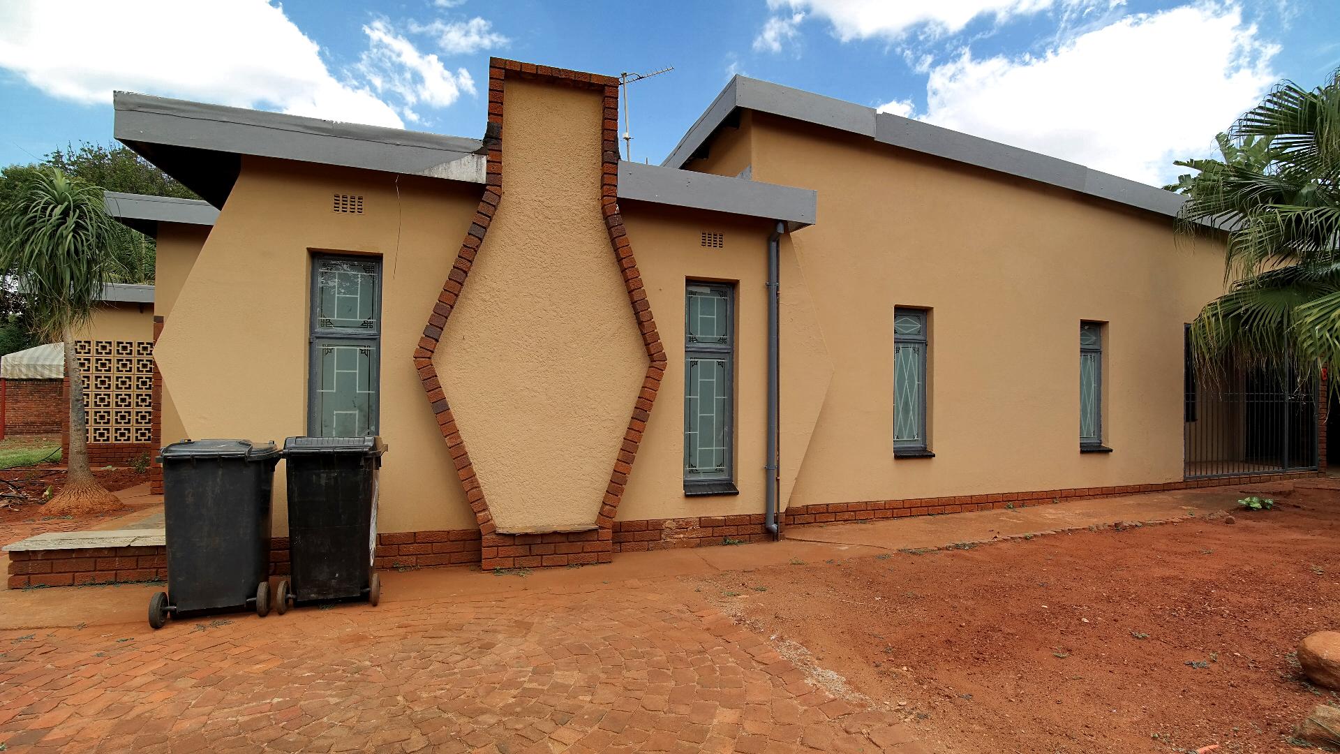 Front View of property in The Orchards