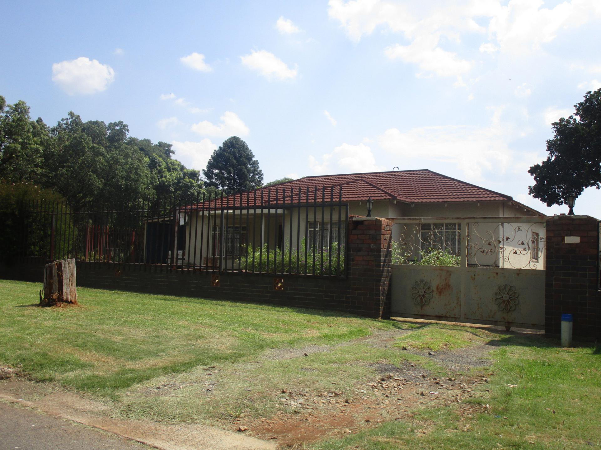 Front View of property in Selection park