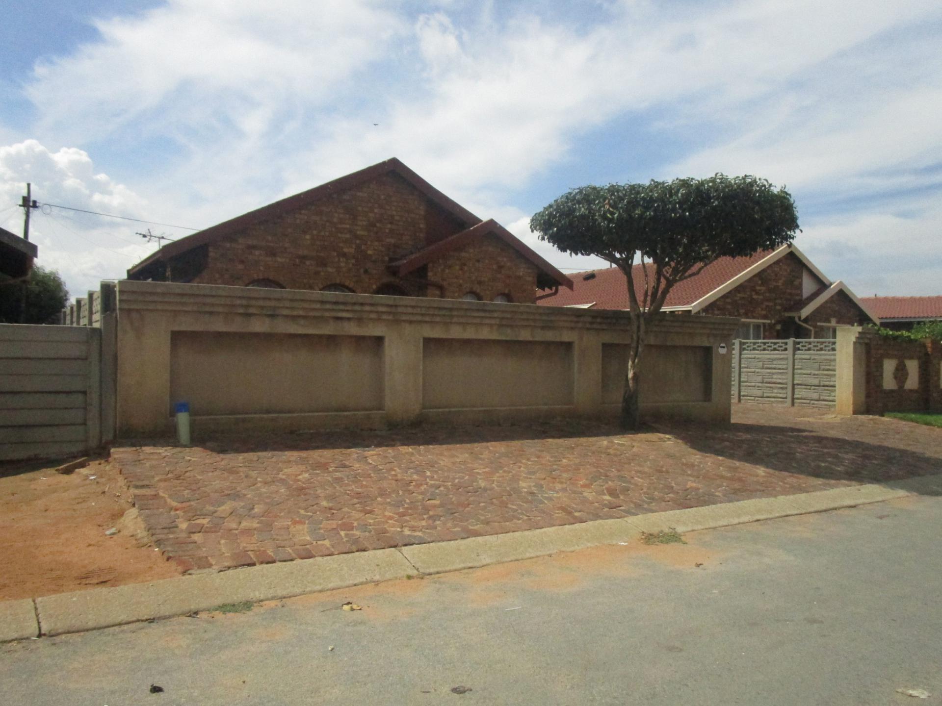 Front View of property in Daveyton