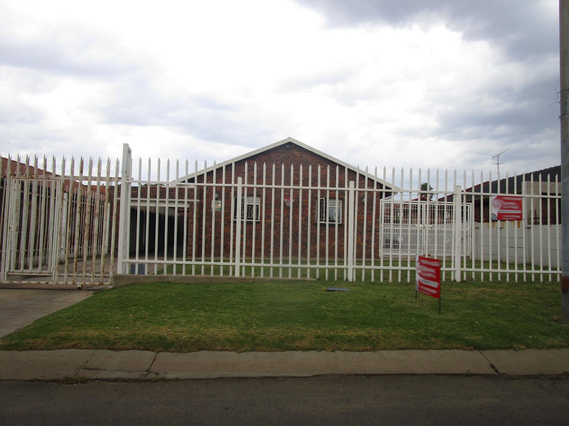 Front View of property in Lenasia South