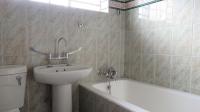 Bathroom 1 - 4 square meters of property in Regents Park