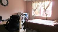 Bed Room 1 - 13 square meters of property in Regents Park