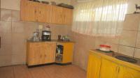 Kitchen - 13 square meters of property in Selection park