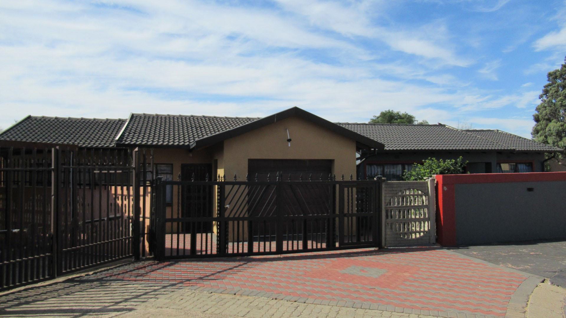 Front View of property in Pimville