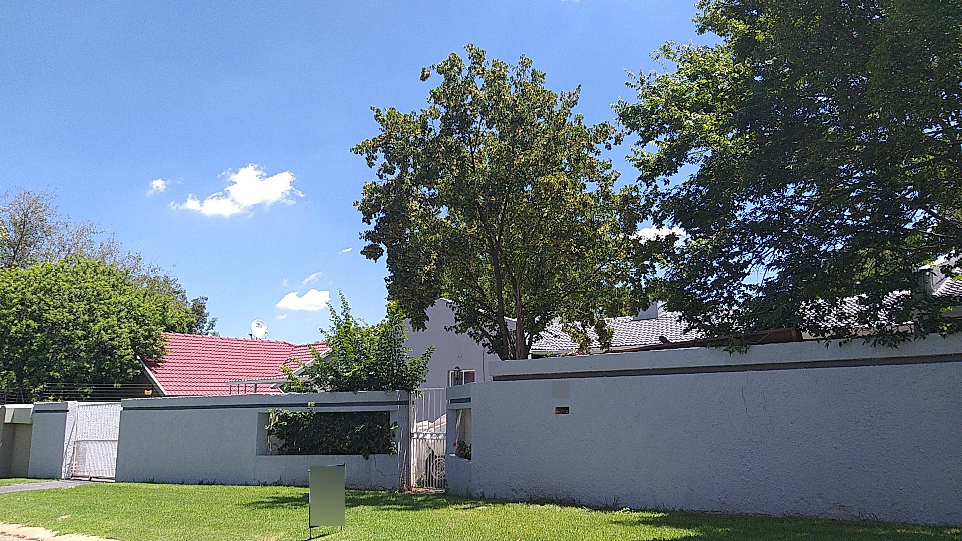 Front View of property in Brackendowns