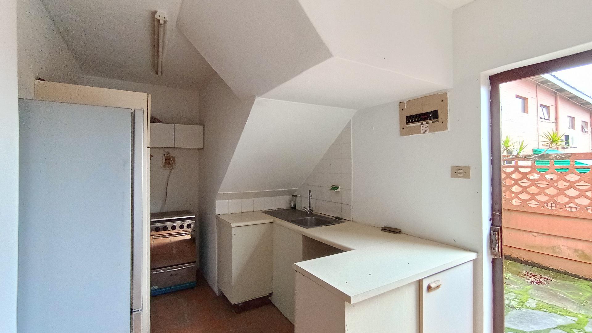 Kitchen - 13 square meters of property in Fields Hills