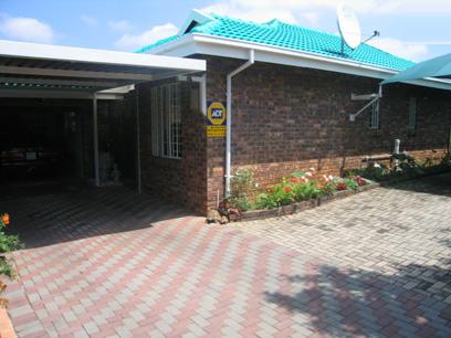 2 Bedroom House for Sale For Sale in Garsfontein - Private Sale - MR19160