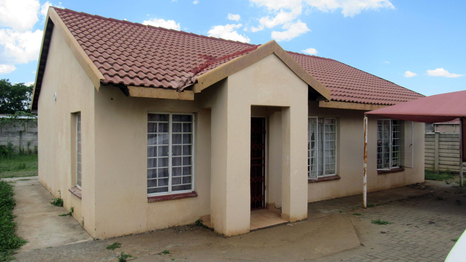 Front View of property in Rustenburg