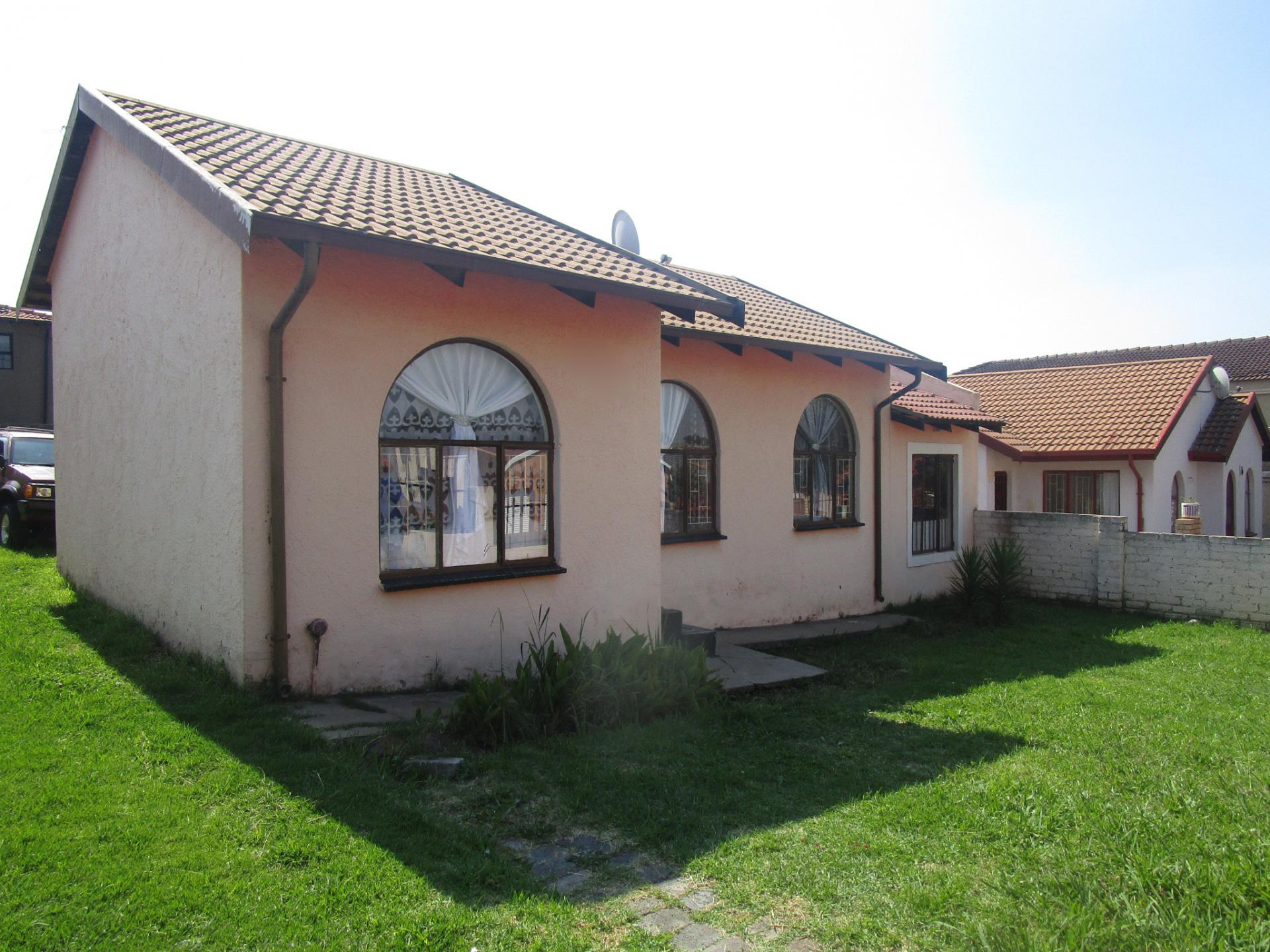 Front View of property in Zakariyya Park