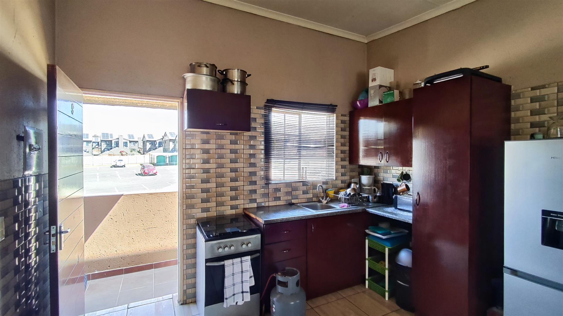 Kitchen - 12 square meters of property in Norton's Home Estates