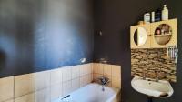 Bathroom 1 - 4 square meters of property in Norton's Home Estates