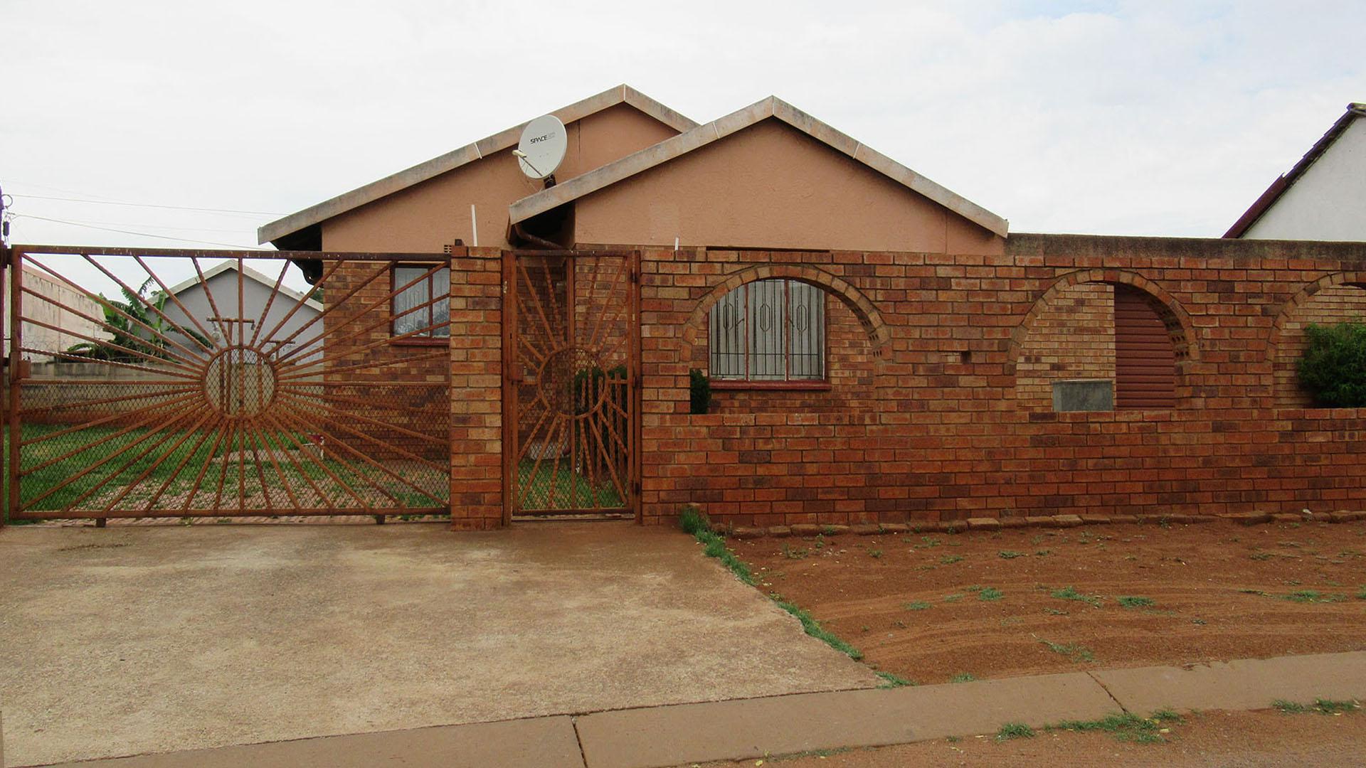 Front View of property in Lenasia