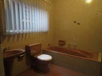 Main Bathroom - 7 square meters of property in Brackenhurst