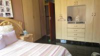 Bed Room 1 - 18 square meters of property in Mackenzie Park