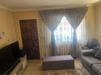 Lounges - 11 square meters of property in Alberton