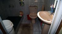 Main Bathroom - 3 square meters of property in Umkomaas