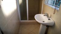 Main Bathroom - 5 square meters of property in Bluff