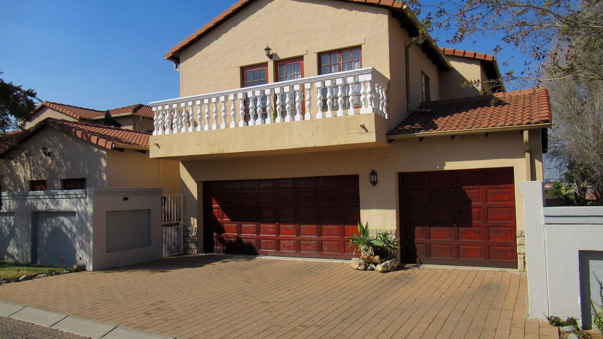 Front View of property in Blue Hills