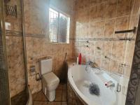 Bathroom 1 of property in Falcon Ridge