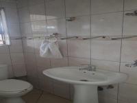 Guest Toilet - 3 square meters of property in Willowbrook