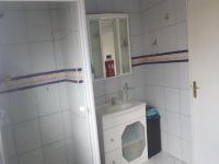 Bathroom 1 - 10 square meters of property in Willowbrook