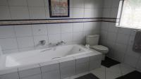 Bathroom 1 - 10 square meters of property in Willowbrook