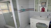 Bathroom 1 - 10 square meters of property in Willowbrook