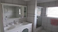 Main Bathroom - 10 square meters of property in Willowbrook