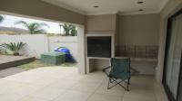 Patio - 14 square meters of property in Willowbrook