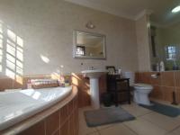 Main Bathroom of property in Randpark Ridge