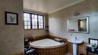 Main Bathroom of property in Randpark Ridge