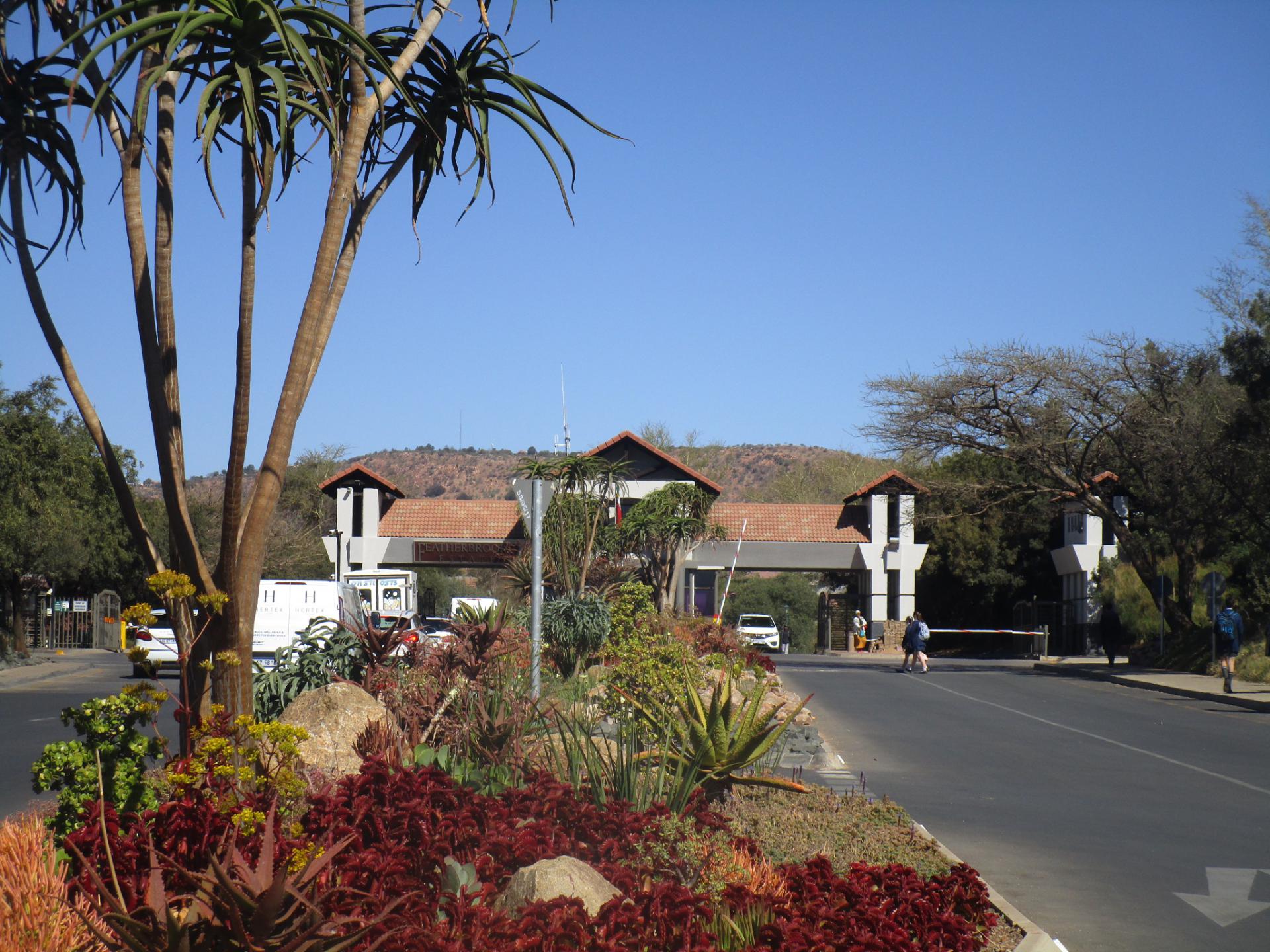 Front View of property in Featherbrooke Estate