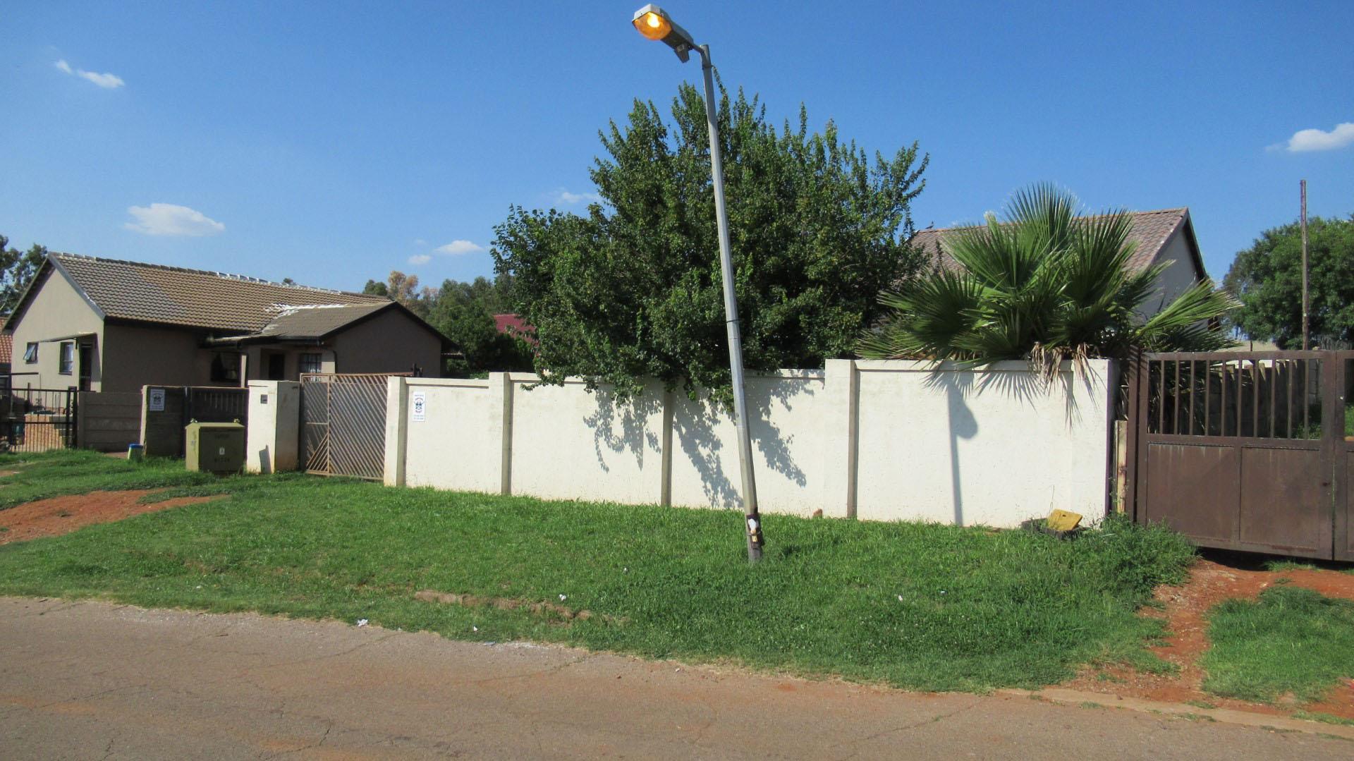 Front View of property in Zakariyya Park