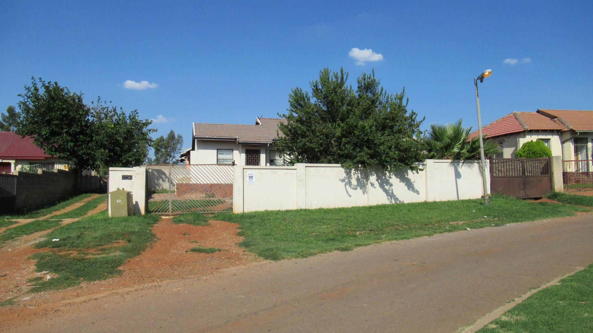 Front View of property in Zakariyya Park