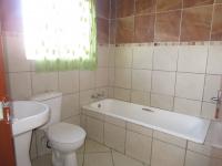 Main Bathroom - 5 square meters of property in Bedworth Park