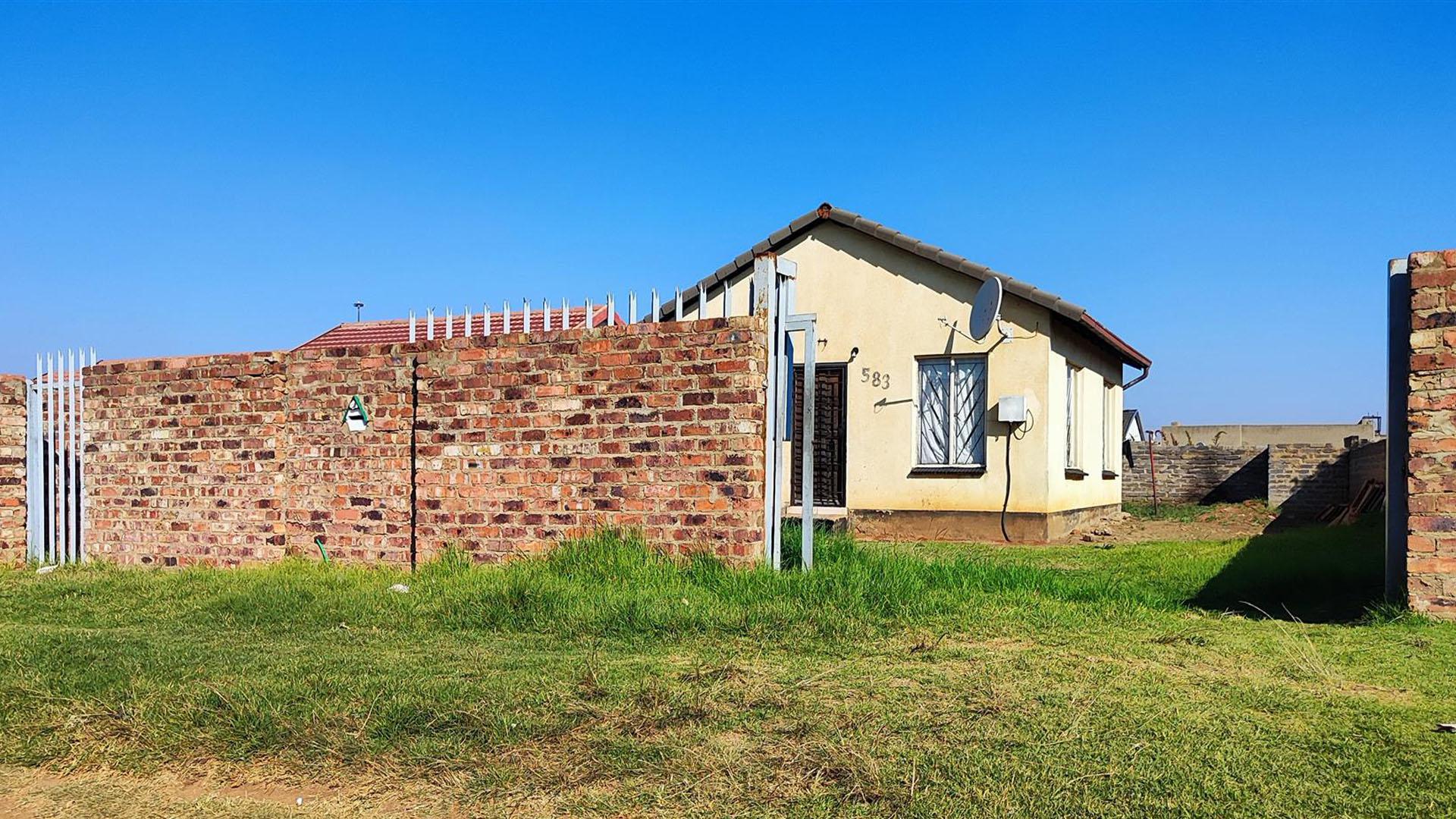 Front View of property in Vereeniging