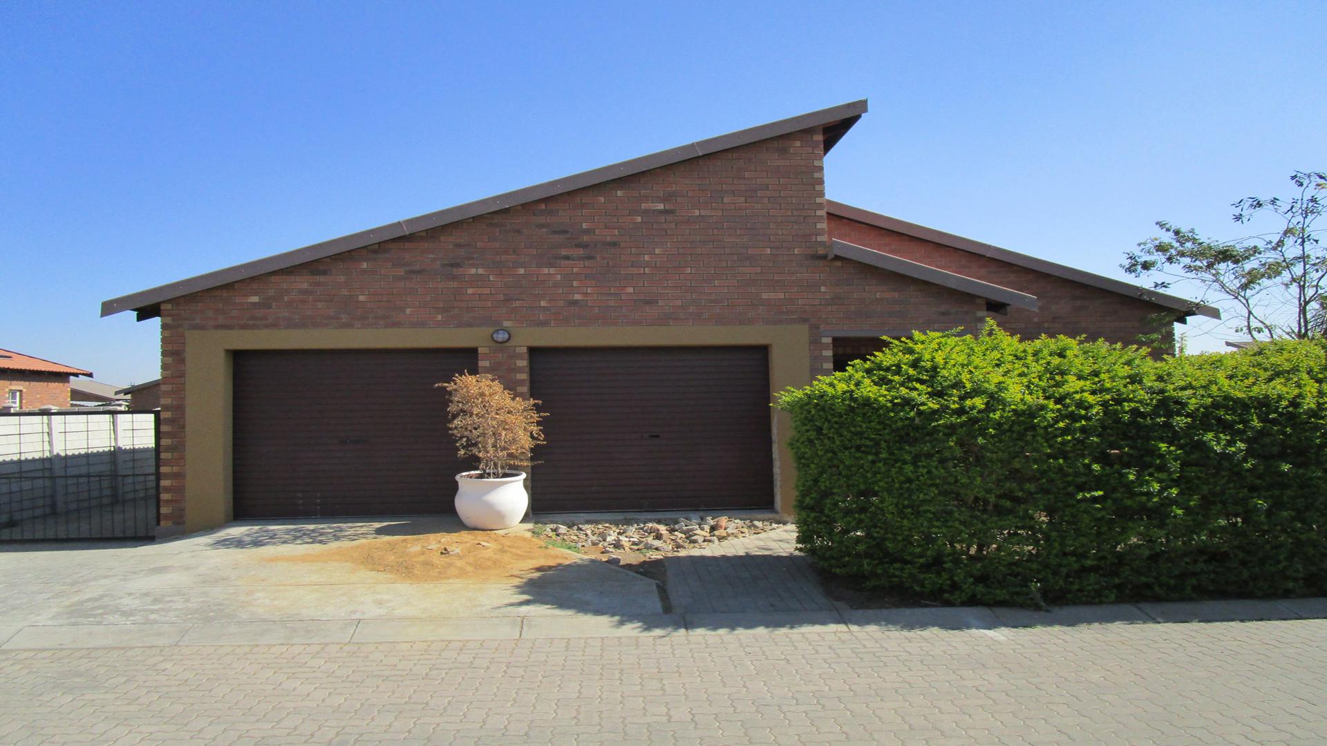 Front View of property in Waterval East