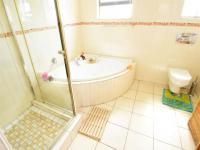 Main Bathroom - 10 square meters of property in Sagewood