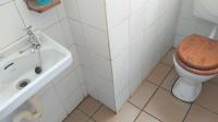 Guest Toilet - 2 square meters of property in Henley-on-Klip