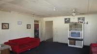 Lounges - 35 square meters of property in Crosby