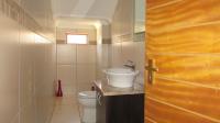 Guest Toilet - 8 square meters of property in Strubensvallei