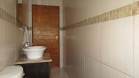 Guest Toilet - 8 square meters of property in Strubensvallei